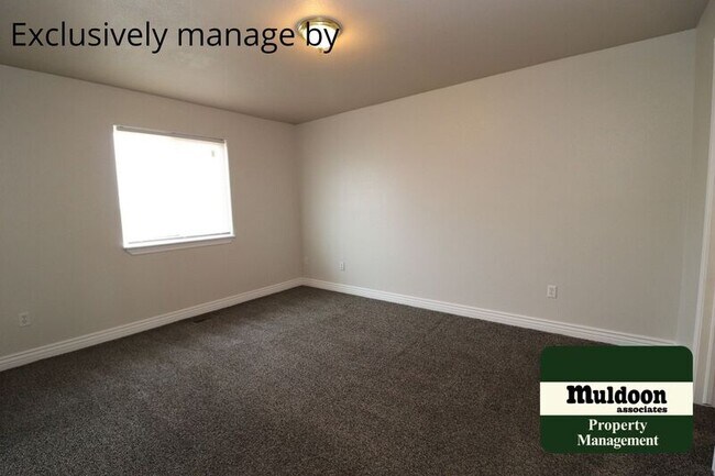 Building Photo - 415 E Stardust Dr