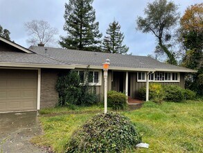 Building Photo - 8620 Park Vista Dr