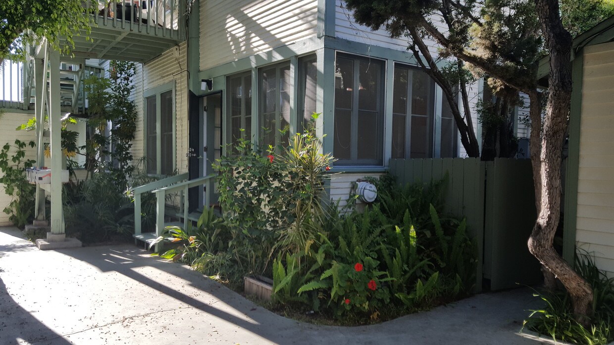 Primary Photo - 3785 1/2 Third Ave