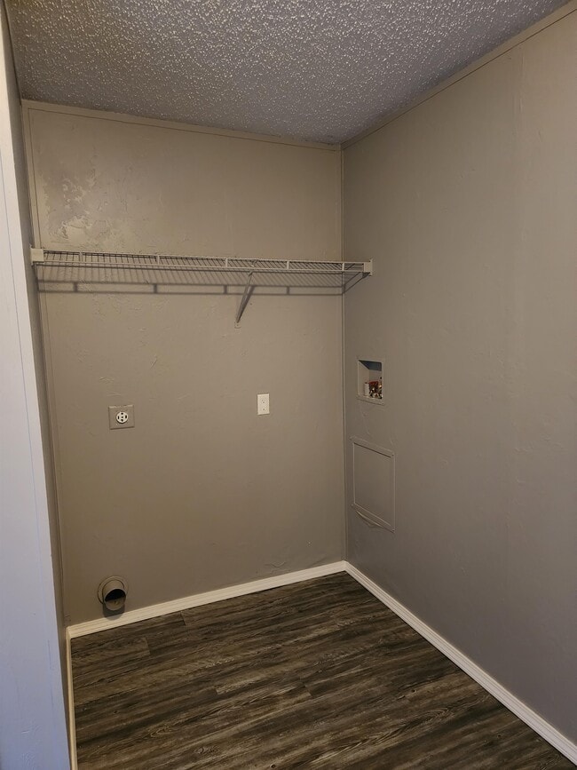 Building Photo - 10150 Raylyne Rd