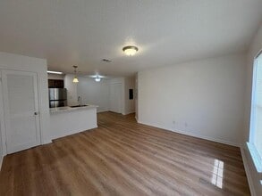 Building Photo - 100 Kazmira Ct