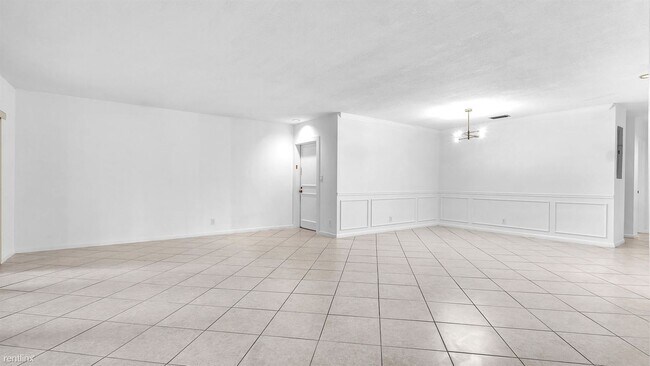 Foto del edificio - 3 br, 2 bath House - 6125 Old Court Road 133
