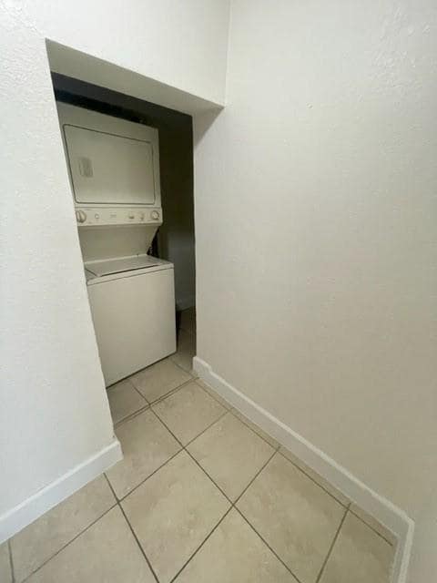 Building Photo - 1000 NW 11th Ct