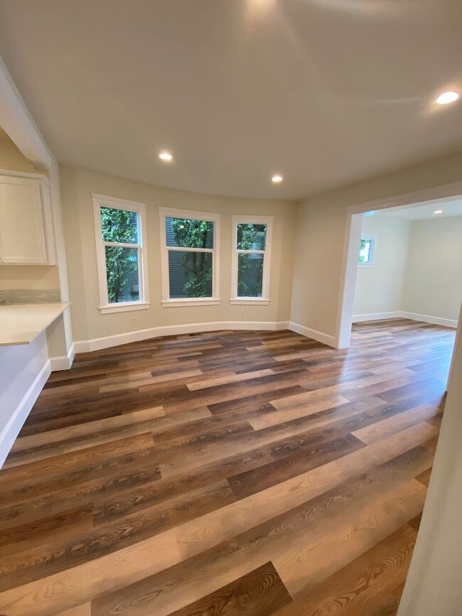 Building Photo - Recently Updated and Remodeled House in th...