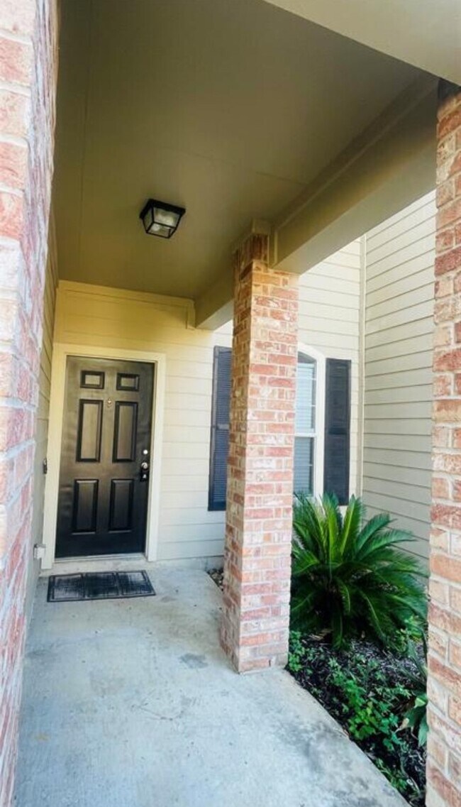 Foto del edificio - 815 Sterling Creek Cir