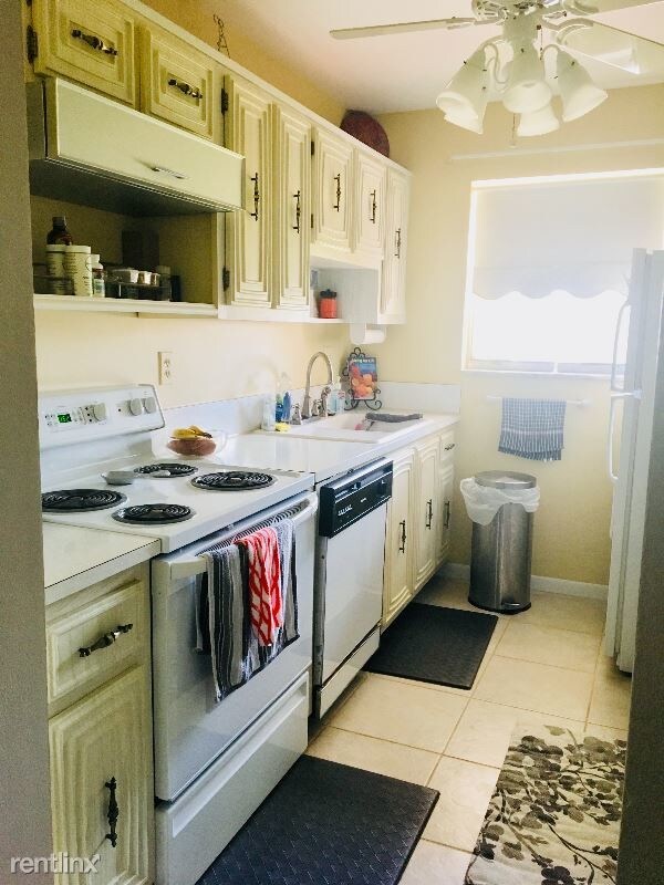 Foto del edificio - 2 br, 2 bath Condo - 277 High Point Ct W