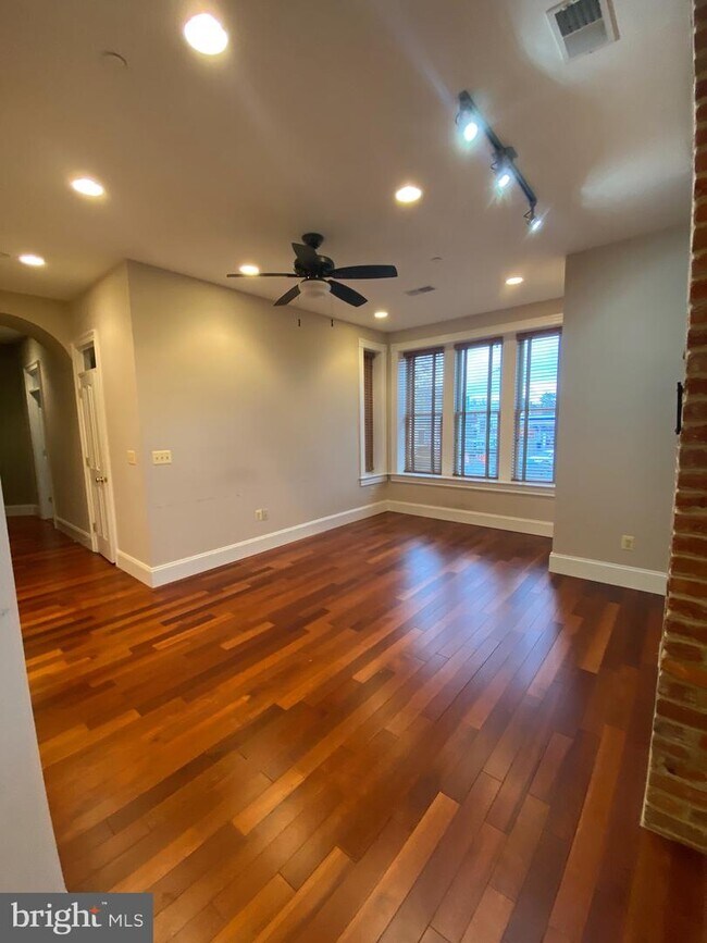 Building Photo - 389 Rhode Island Ave NW