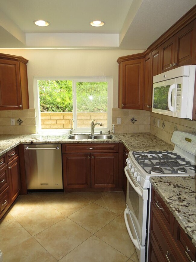 Building Photo - 27165 Pinario