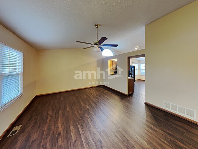 Building Photo - 1465 Pinestone Drive