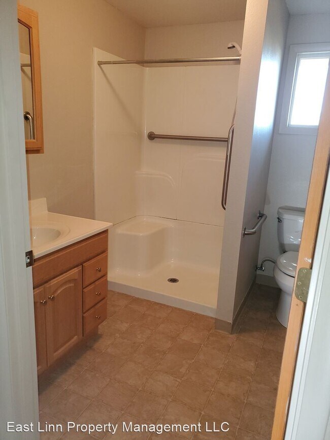 3 br, 1.5 bath House - 750 Baker St photo'