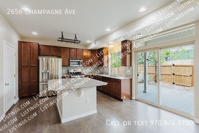 Foto del edificio - 2656 Champagne Ave