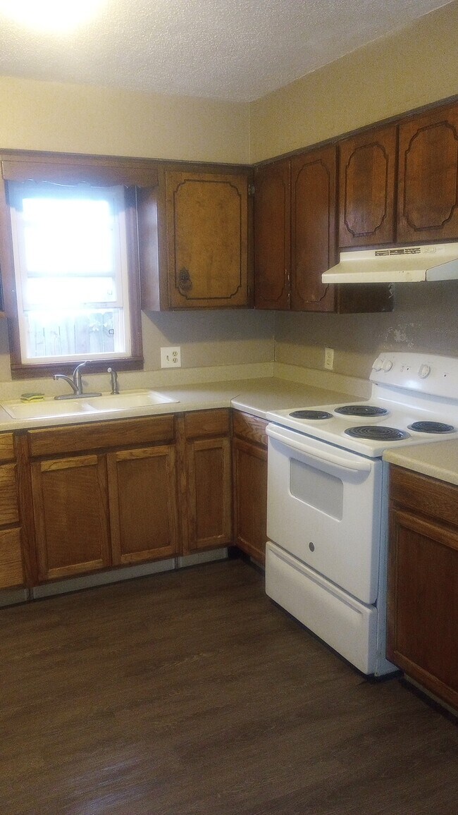 Building Photo - 2413 W Elm St