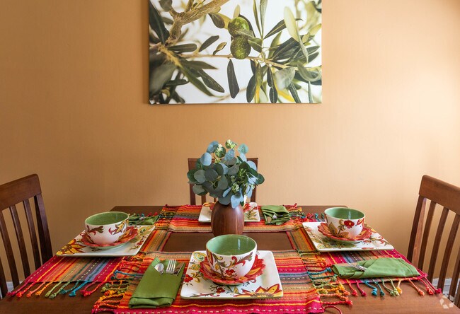 Casa adosada de 2 habitaciones y 1,5 baños - 750 pies cuadrados - College Gardens & Melbourne Apts /Townhouses