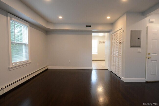 Foto del edificio - 53 Dewitt Ave