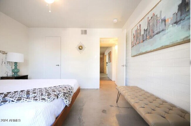Foto del edificio - 8021 E Osborn Rd