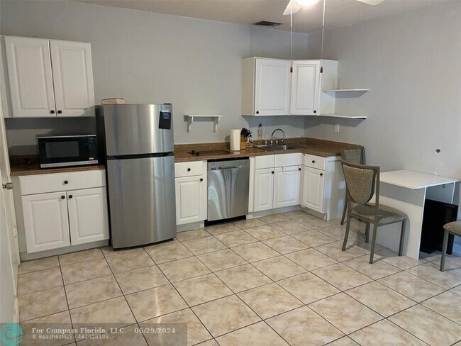 Foto del edificio - 1443 NE 56th St