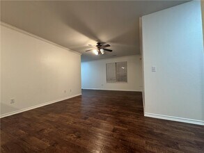 Building Photo - 1584 Willowbrook Dr