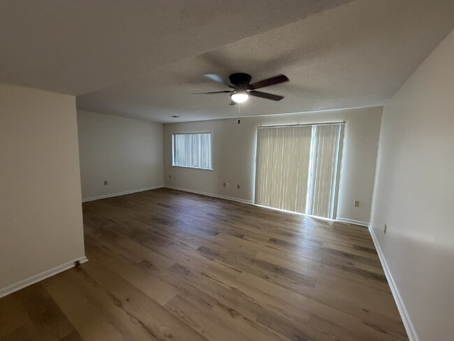Building Photo - Townhouse for Rent