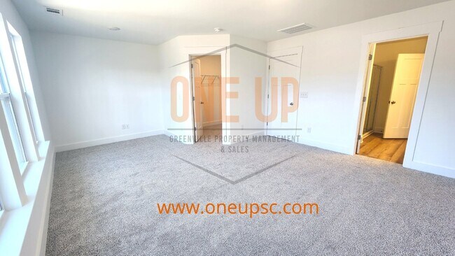Building Photo - Charming 3 Bedroom Townhouse with 1600 Sq ...