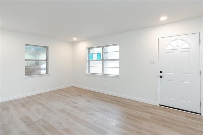 Building Photo - 7979 Domain St