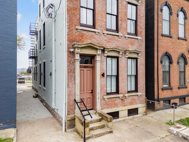 Foto del edificio - 1121 Dayton St