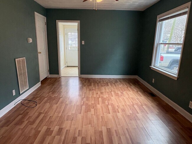 Foto del edificio - Corner Lot Cape Code located In Virginia Estates in Norfolk.