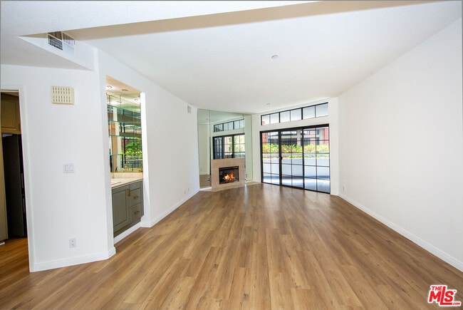 Building Photo - 200 S Swall Dr