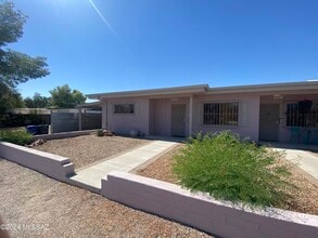 Building Photo - 1529 N Dodge Blvd