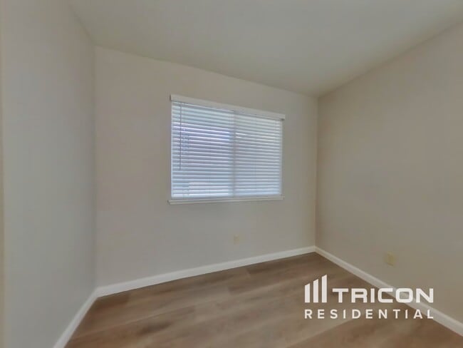 Building Photo - 515 Tisdell Dr