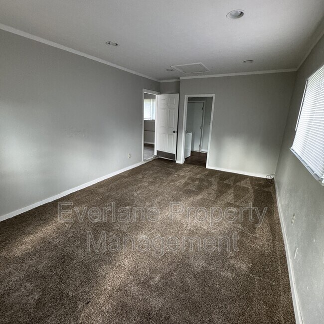 Foto del edificio - 4030 N Catherwood Ave