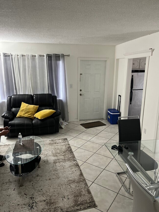 Building Photo - 7910 Taft St