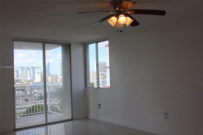 Foto del edificio - 800 N Miami Ave