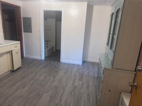 Building Photo - 702 Don St