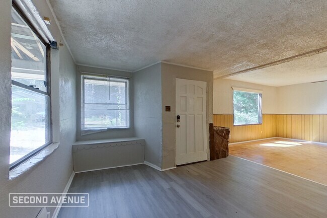 Building Photo - 1110 9th Ave