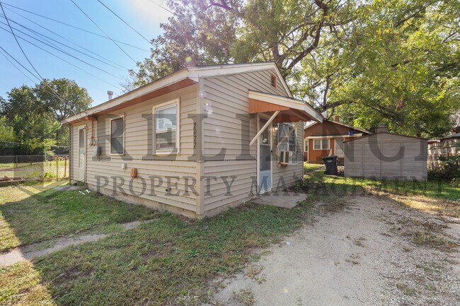 Foto del edificio - 2022 S Main St