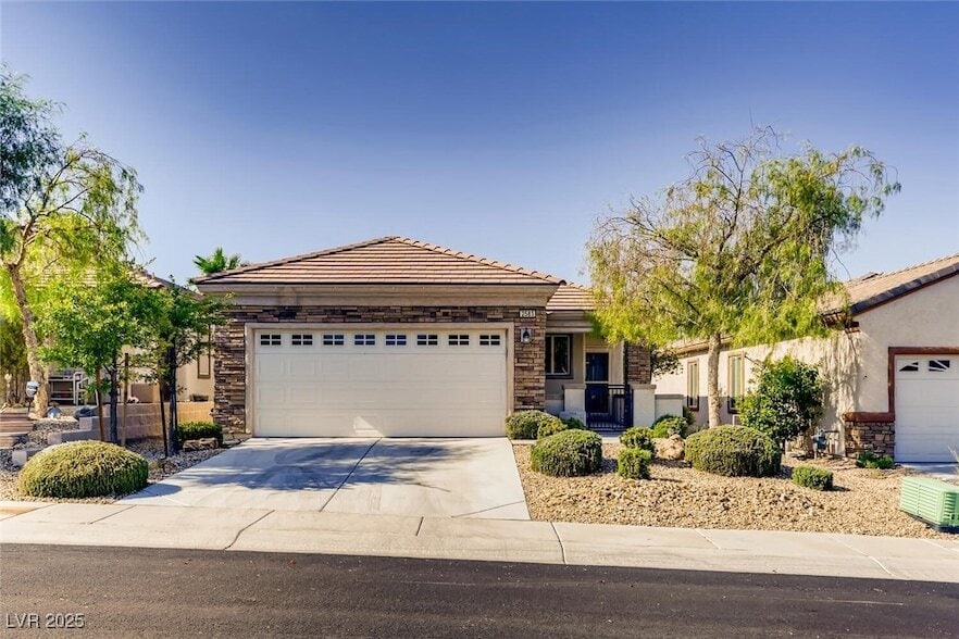Foto principal - 2581 Palentina St