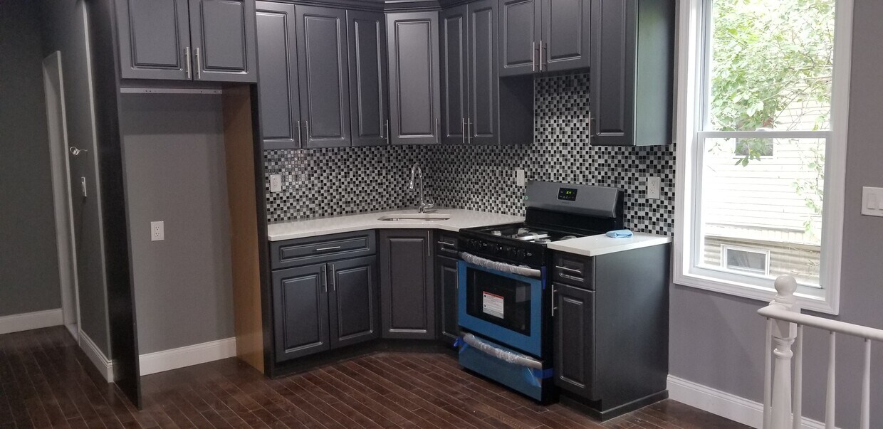 Foto principal - 10903 Guy R Brewer Blvd