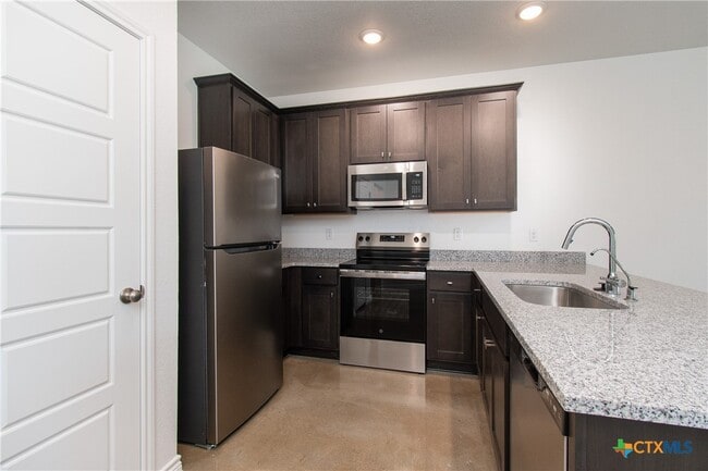 Building Photo - 3907 American Elm Dr