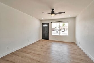 Building Photo - 906 W Colgate Dr