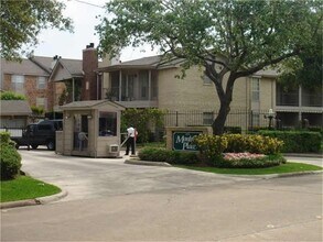 Building Photo - 2121 Hepburn St