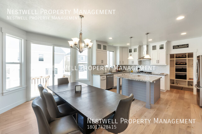 Building Photo - Newer 5-bed Home in Saratoga Springs