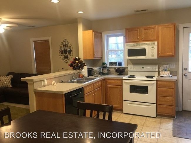 Foto del edificio - 3 br, 1 bath House - 6151 Centerville Road