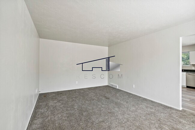 Foto del edificio - 221 N Pingree Ave