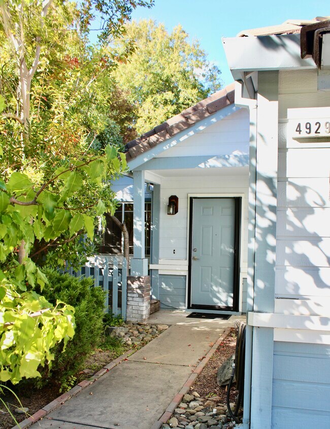 Foto del edificio - 4929 Chelsea Glen Ct