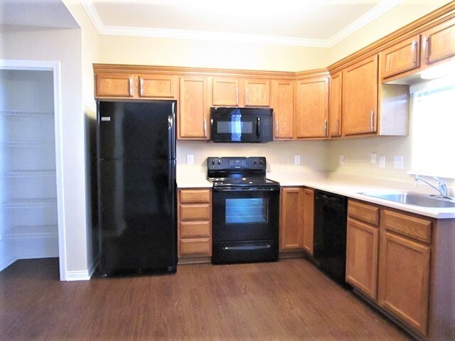 Building Photo - 1102 Chateaugay Court