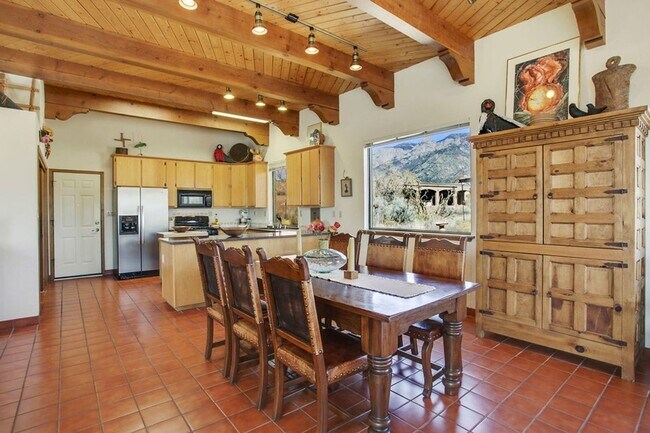 Building Photo - 3 Bedroom, 2 Bathroom Home in North Albuqu...