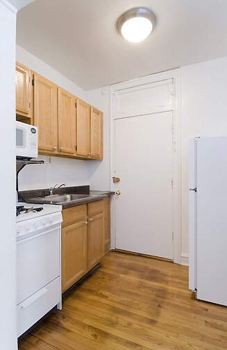 Foto del edificio - 6041 N Kenmore Ave