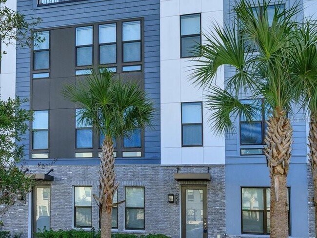 Building Photo - 2353 Brix St