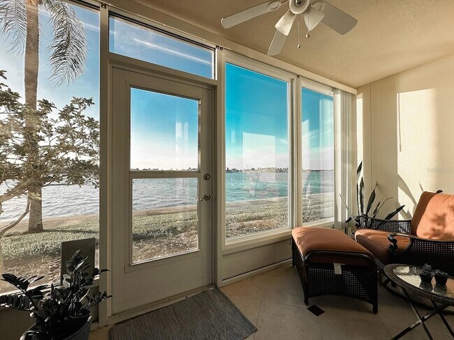 Foto del edificio - 7920 Sun Island Dr S