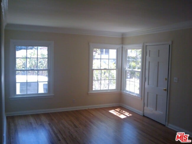 Building Photo - 1303 Devon Ave